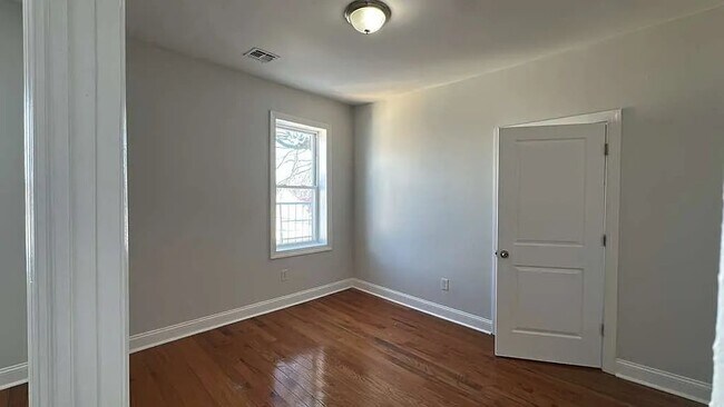 Building Photo - 162 Bergen Ave