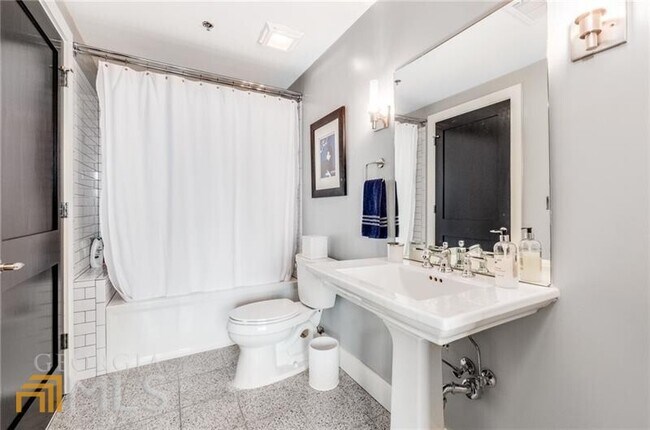 Building Photo - 1100 Howell Mill Rd NW