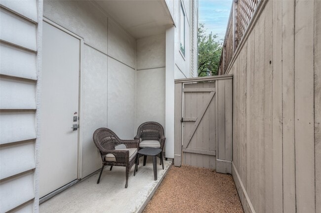 Building Photo - 1004 California St