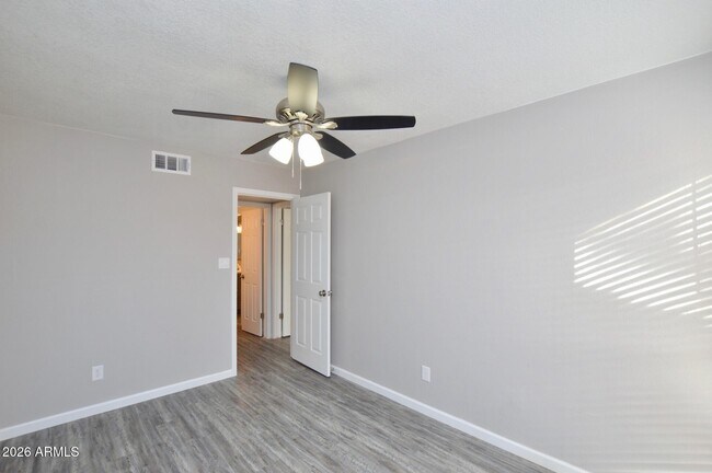 Building Photo - 645 N Arrowhead Dr