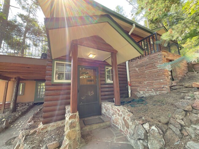 Building Photo - 3 Bedroom Home Available Near Old Stage Rd...