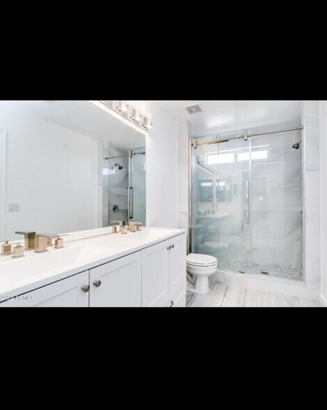 Building Photo - 11056 W Lane Ave