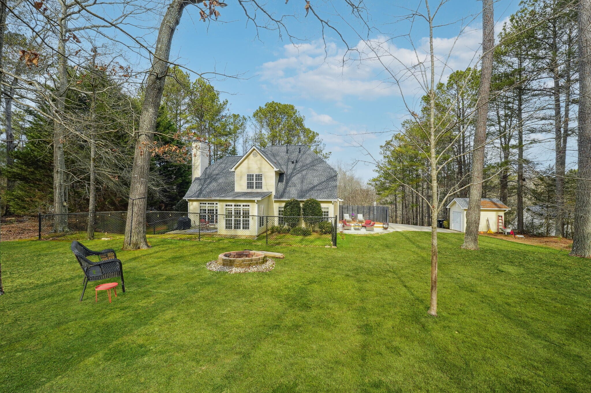 Building Photo - 135 Farr Lake Dr