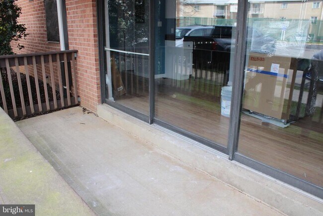 Building Photo - 2754 Hollywood Rd