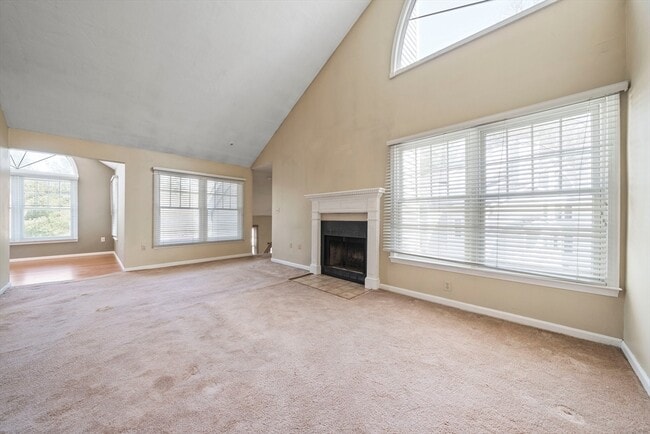 Building Photo - 600 County St