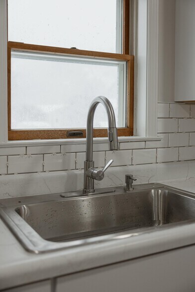 Building Photo - 204 Tucker Ave