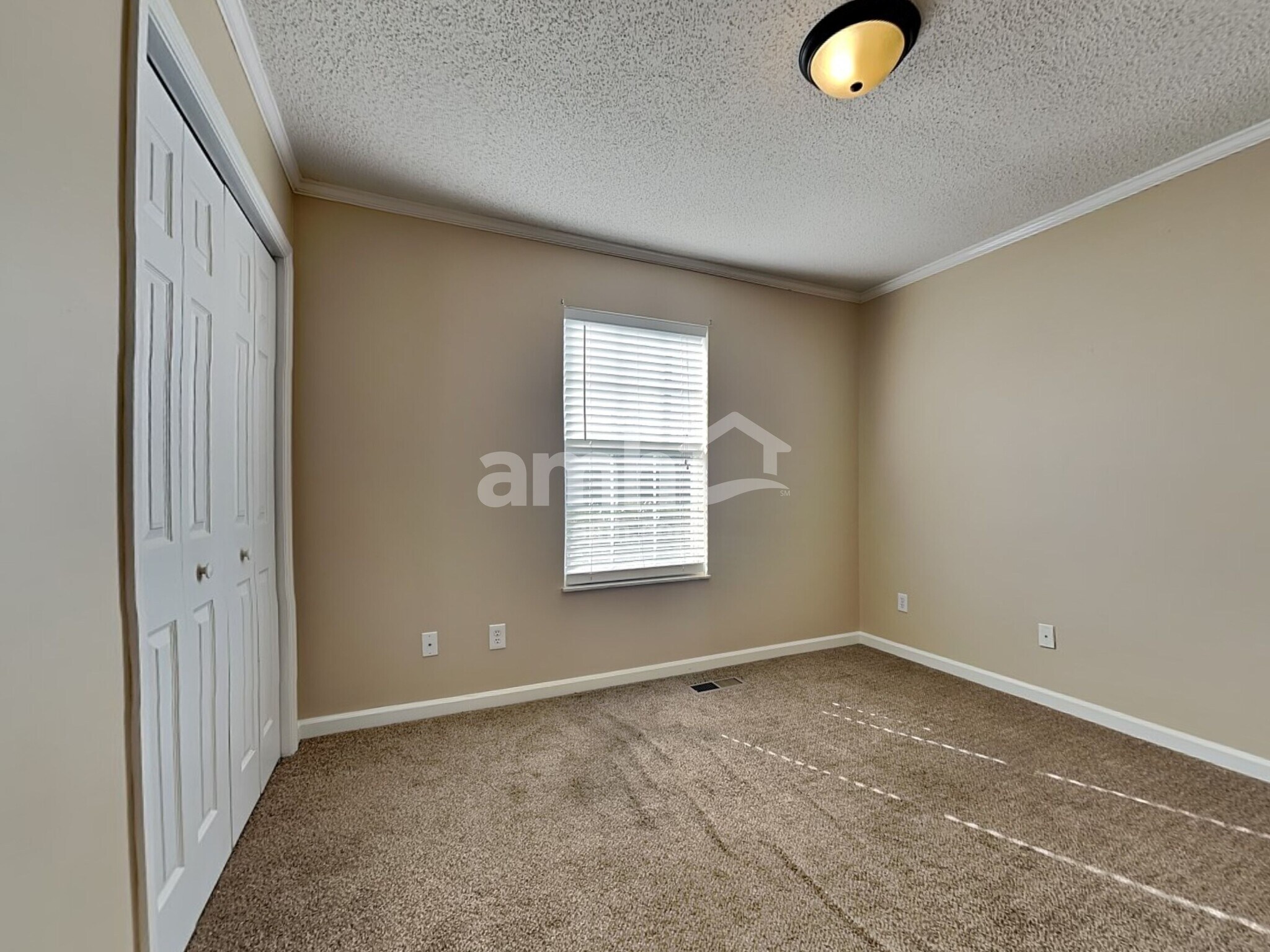 Building Photo - 5721 Jamaica Ln