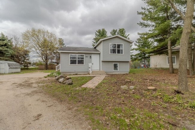 Building Photo - Bright & Updated 4-Bedroom Home Close to Everything