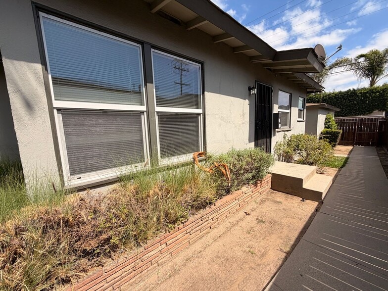 Building Photo - 4554 N Lakewood Blvd
