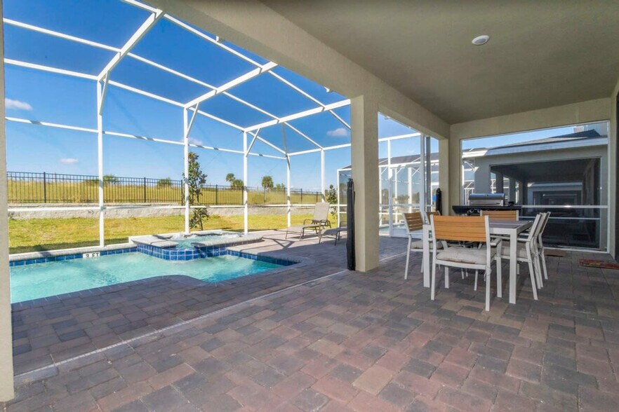 Building Photo - 9202 Sommerset Hills Dr