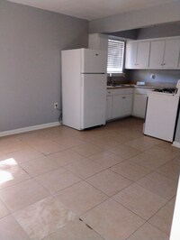 Building Photo - 8630 Corlett Dr