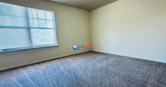 Building Photo - Spacious 4-bedroom house in Lawrenceville
