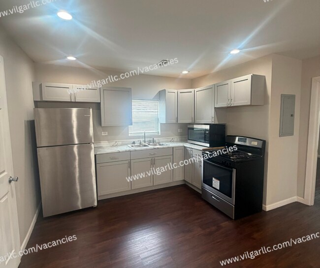 Building Photo - 4023 Deodar St