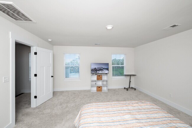 Building Photo - Stylish 3BR/2.5BA Craftsman Home with Loft...