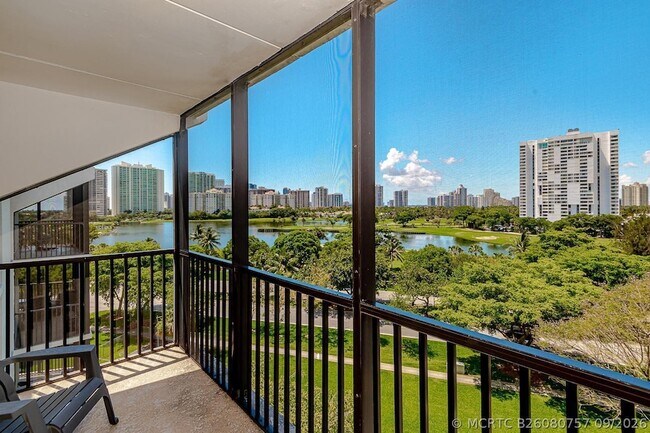 Building Photo - 3475 N Country Club Dr