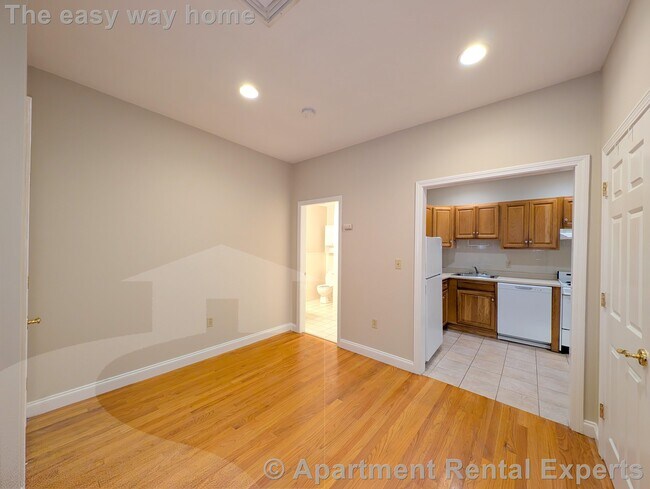 Building Photo - 466 Green St