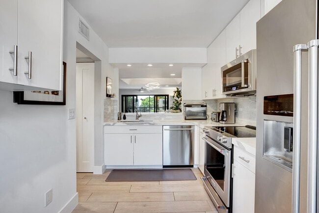 Building Photo - 210 Captains Walk