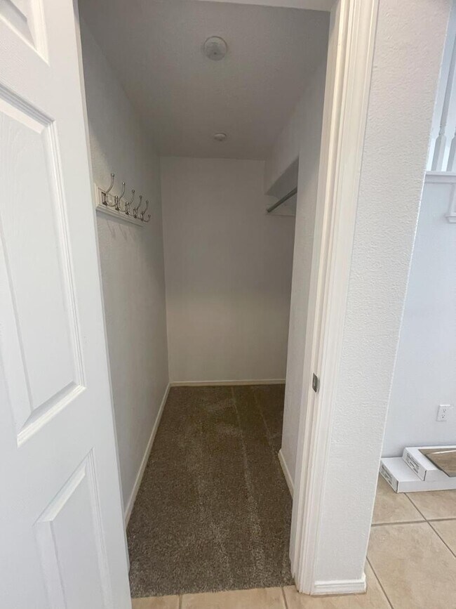 Building Photo - 5555 Mansfield Pl NW