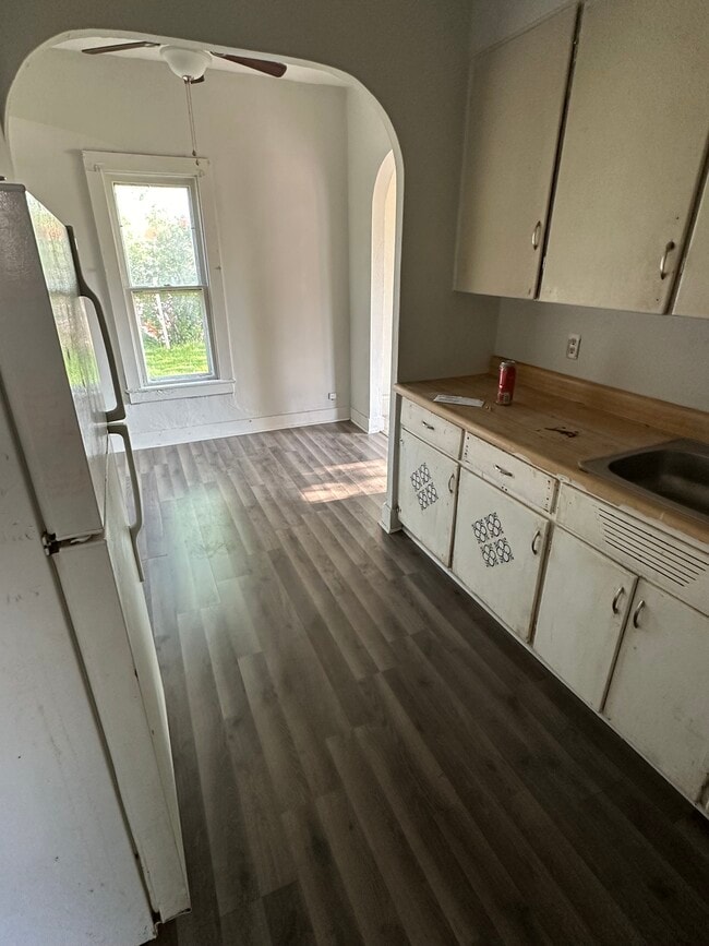 Building Photo - Anamosa Duplex