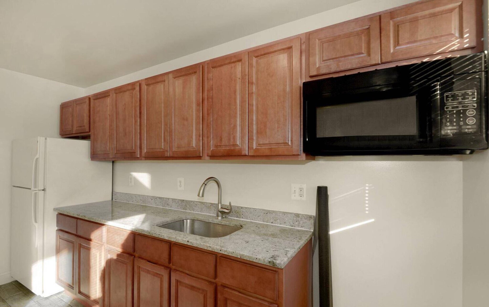 Building Photo - 212 Orange St SE