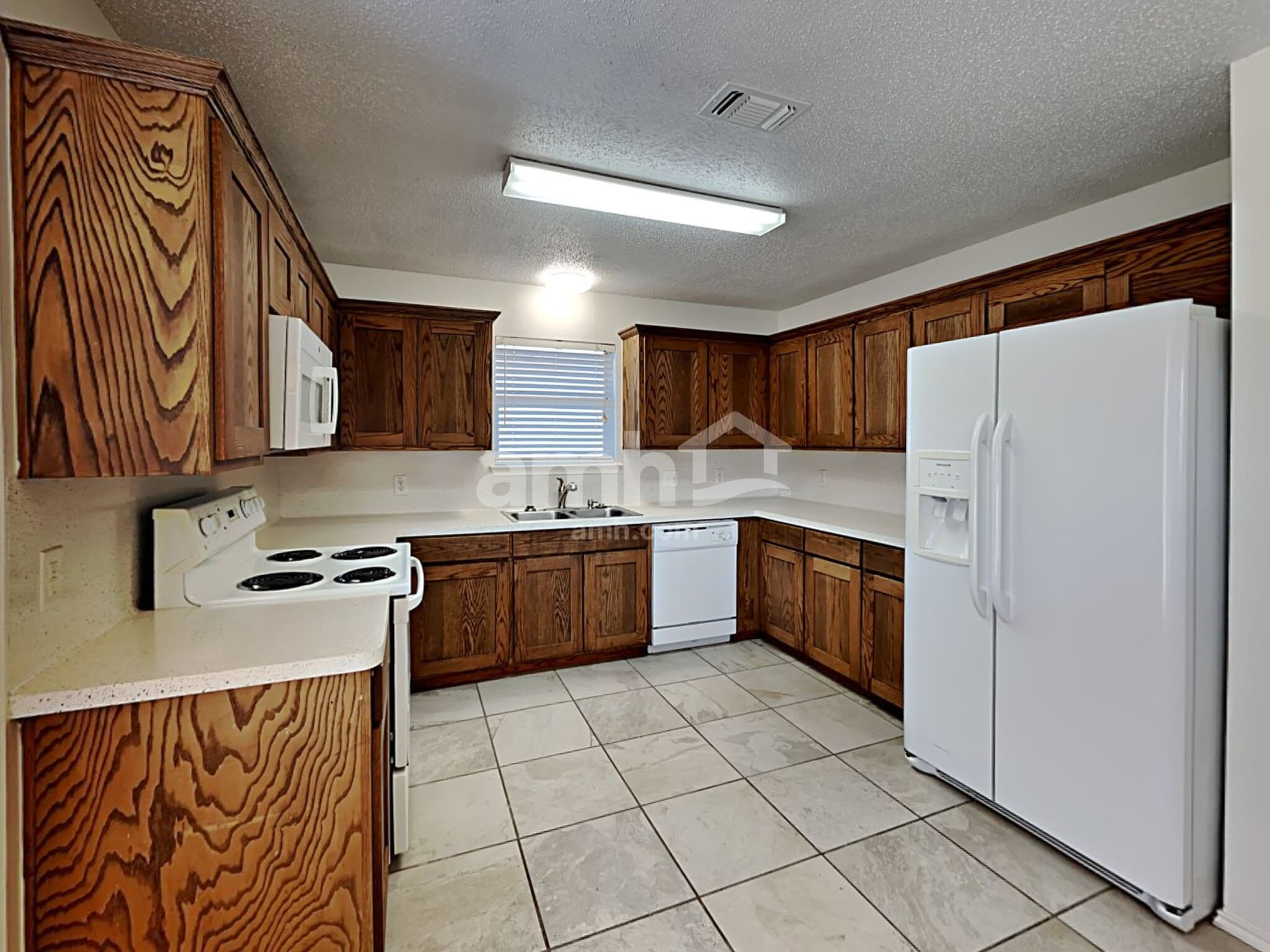 Building Photo - 225 Willow Creek Dr