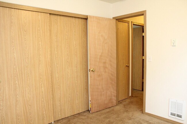 Building Photo - 1971 SE 122nd Ave