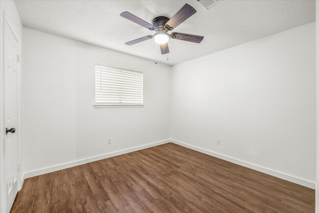 Building Photo - 100 W White Willow Cir