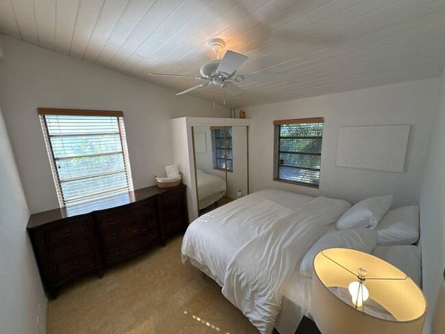 Building Photo - 2524 Gulfstream Ln