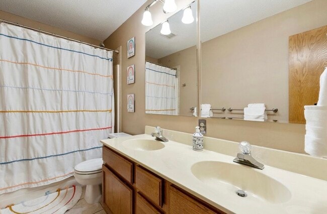 Building Photo - 1389 Camelback Dr