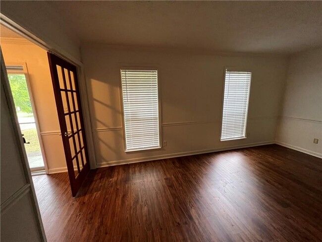 Building Photo - 571 Aberdeen Dr