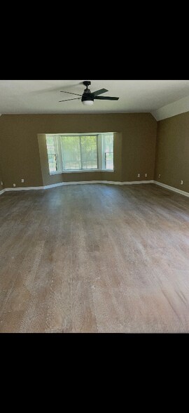 Building Photo - 1506 Oak Hollow Dr