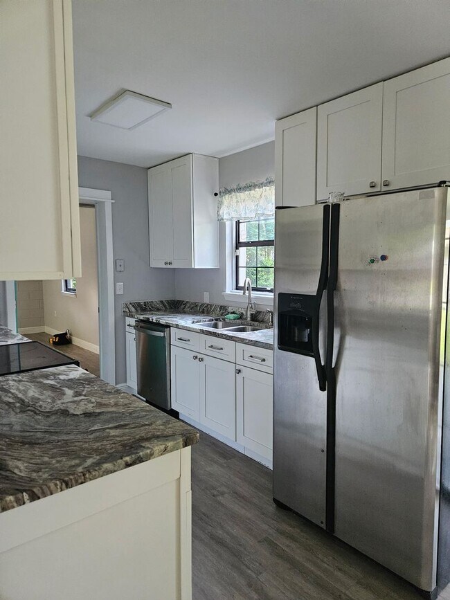 Building Photo - Lots of updates!