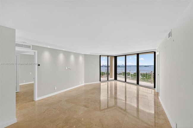 Building Photo - 2000 Towerside Terrace