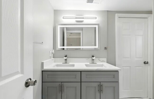 Building Photo - Rolling Rd