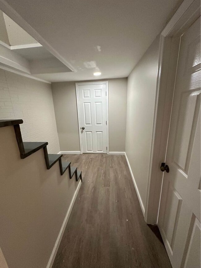 Building Photo - 220 Crane St