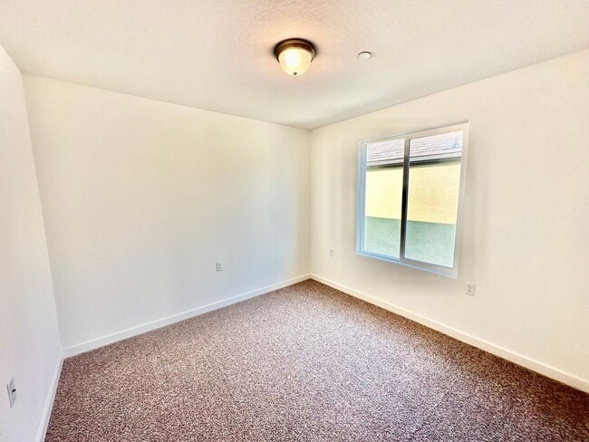 Building Photo - BRAND NEW 3/2.5 Lennar In Riverstone Community