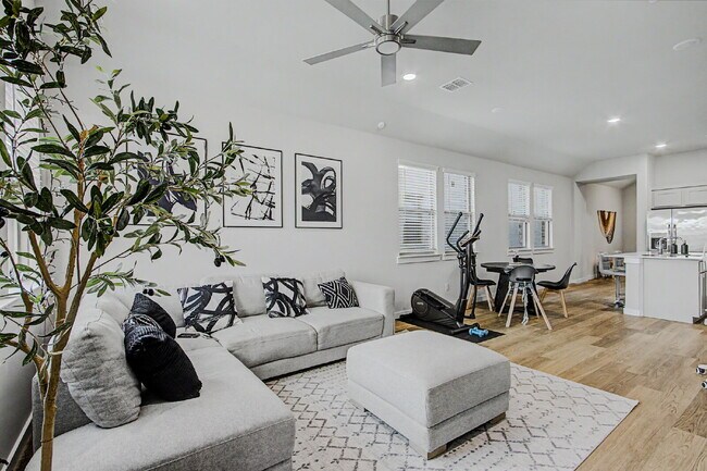 Building Photo - Experience Princeton Lifestyle