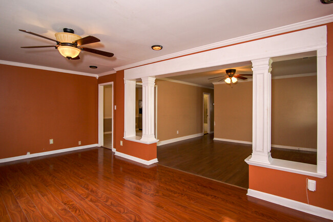Building Photo - 3615 Marymont Dr NW