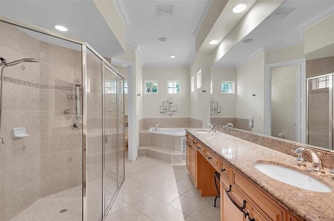 Building Photo - 11012 NW 70th Ct