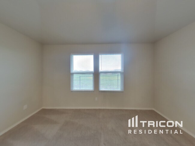 Building Photo - 5120 Saddle Clb Dr