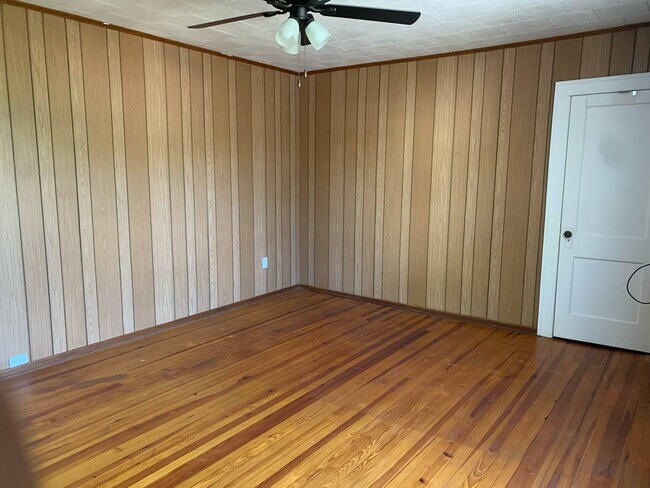 Building Photo - 113 Hammer Ave