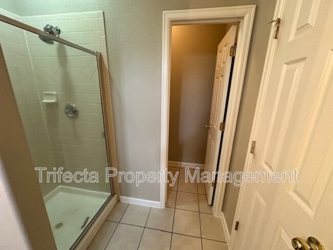Building Photo - 2845 Willow Tree Ln