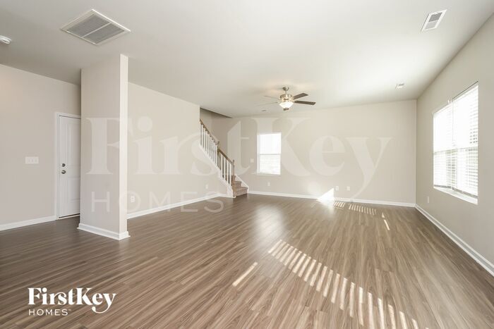 Building Photo - 3710 Streamside Dr