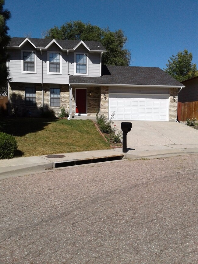 Building Photo - SPACIOUS TWO STORY 3 BED/2.5 BATH WITH FENCED BACKYARD IN CUL-DE-SAC!