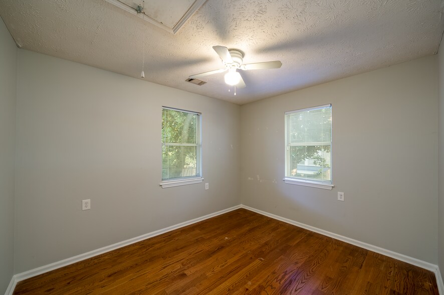 Building Photo - 880 Kirkwood Ave SE