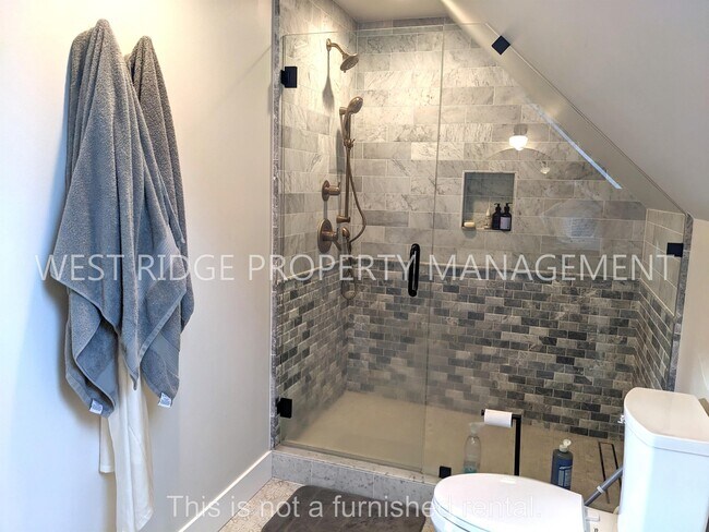 Building Photo - 34 NE Ivy St