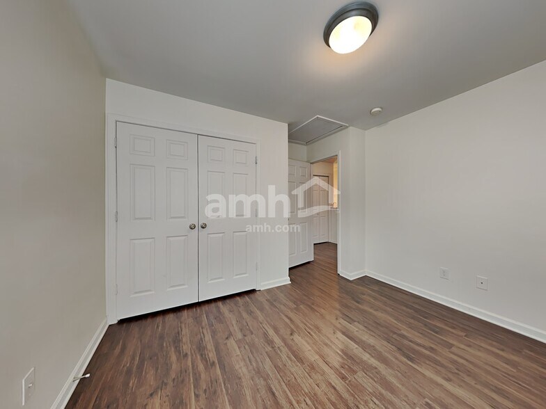 Building Photo - 606 3 Oaks Dr