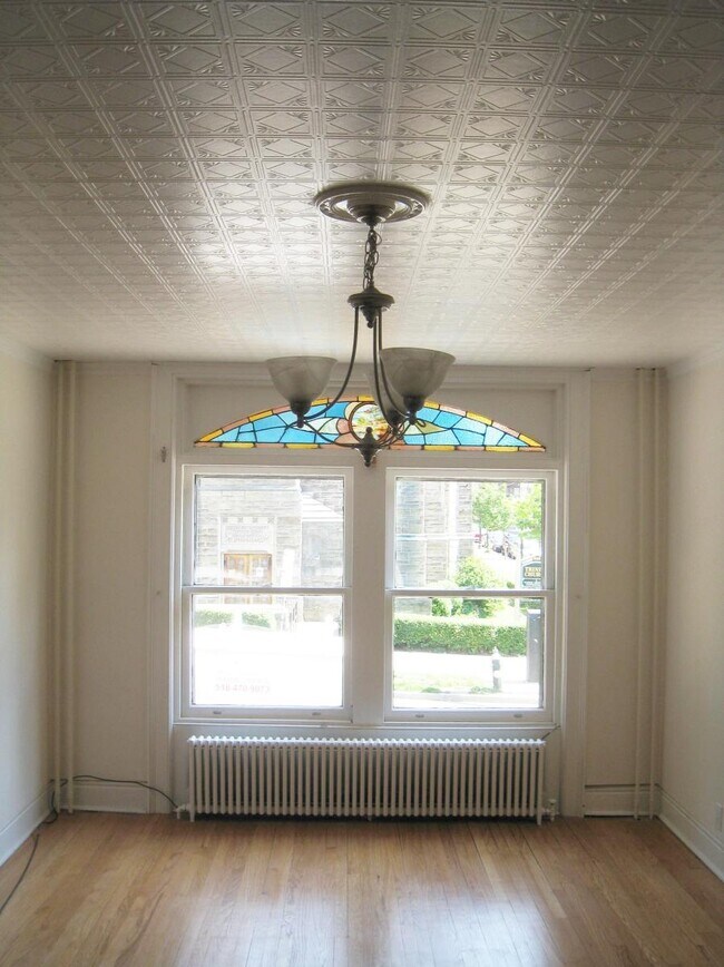 Bay Window - 206 Lancaster St