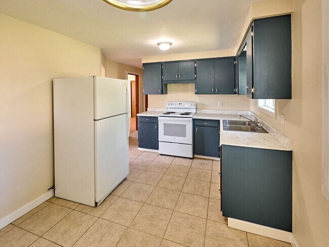 Building Photo - 485 1st St