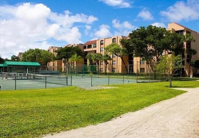 Building Photo - 955 Egret Cir